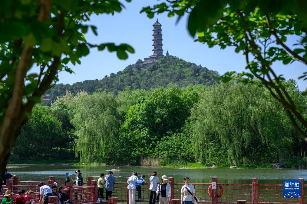 Trung Quốc sôi động trong kỳ nghỉ lễ Quốc tế Lao động