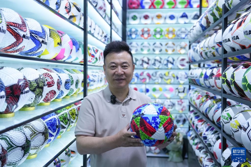 Hàng hóa “made in Nghĩa Ô” tăng tốc sản xuất phục vụ World Cup 2026