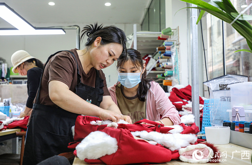 Diện mạo mới đầy thu hút của sản phẩm thủ công Quảng Tây