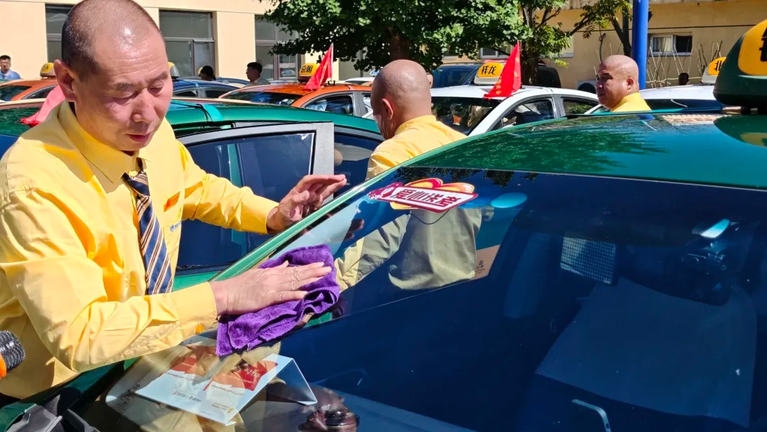 Các hãng taxi Bắc Kinh khởi động chương trình tiếp sức mùa thi 2026