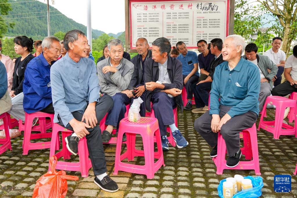 Livestream tại bản làng: Mô hình công ích giúp nông sản Quý Châu “bán đắt hàng”