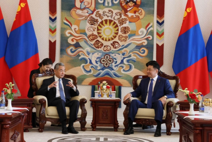Tổng thống Mông Cổ Ukhnaagiin Khurelsukh tiếp Ủy viên Bộ Chính trị, Bộ trưởng Ngoại giao Trung Quốc Vương Nghị