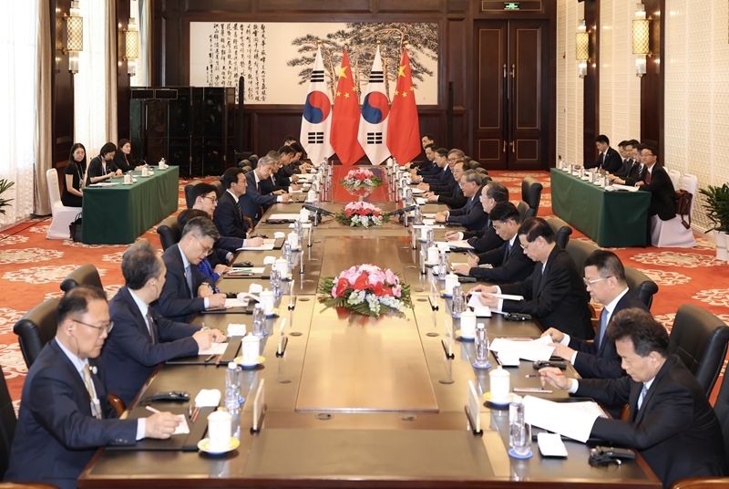 Thủ tướng Trung Quốc Lý Cường hội kiến Thủ tướng Hàn Quốc Kim Min-seok, Thủ tướng Mông Cổ Uchral và Thủ tướng Montenegro Milojko Spajic