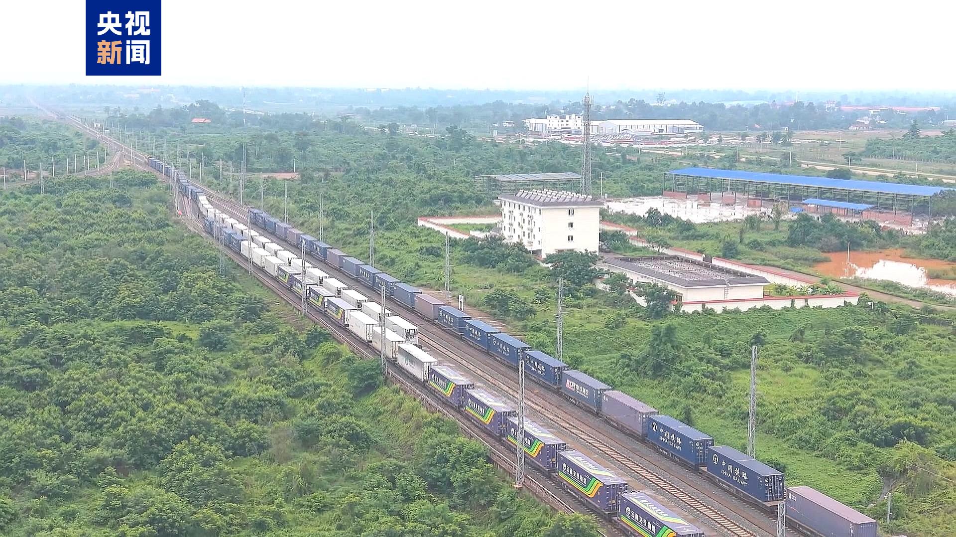 Vận tải hàng hóa xuyên biên giới trên tuyến đường sắt Trung Quốc - Lào vượt mốc 20 triệu tấn