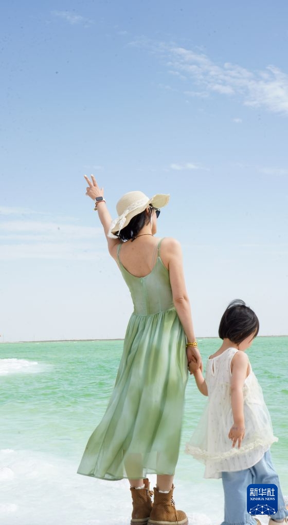 Vẻ đẹp mùa hè tại hồ muối Chaerhan