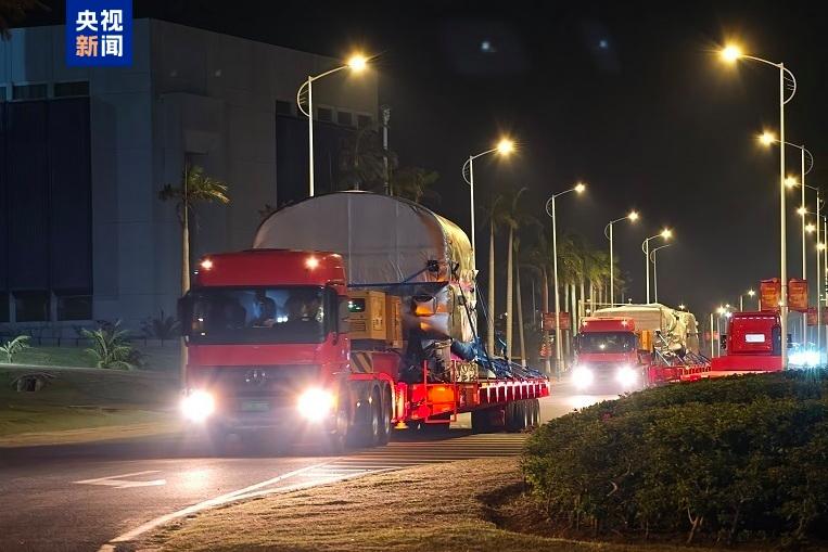 Trung Quốc: Vận chuyển an toàn tên lửa đẩy Trường Chinh 5Y-14 đến bãi phóng vũ trụ ở Văn Xương