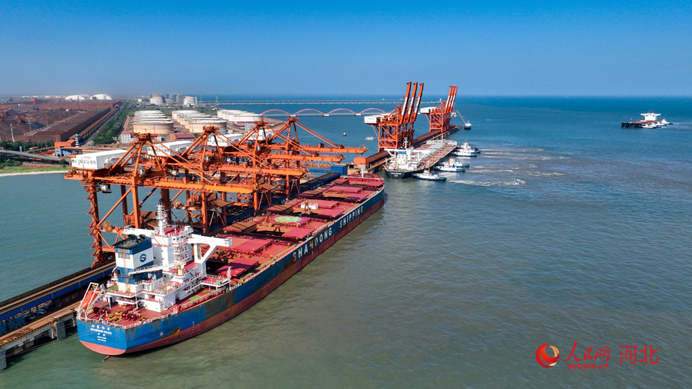 Cảng Tào Phi Điện của Trung Quốc vận hành sôi động trong mùa hè