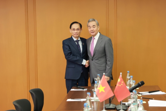 Bộ trưởng Ngoại giao Trung Quốc Vương Nghị gặp Bộ trưởng Ngoại giao Việt Nam Lê Hoài Trung