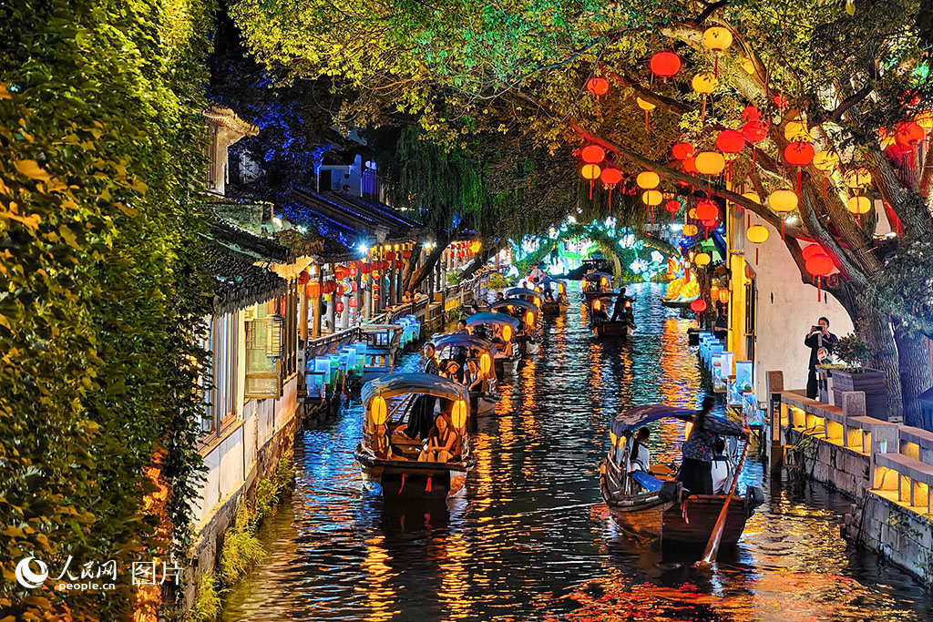 Trung Quốc: Kinh tế ban đêm sôi động trong mùa hè