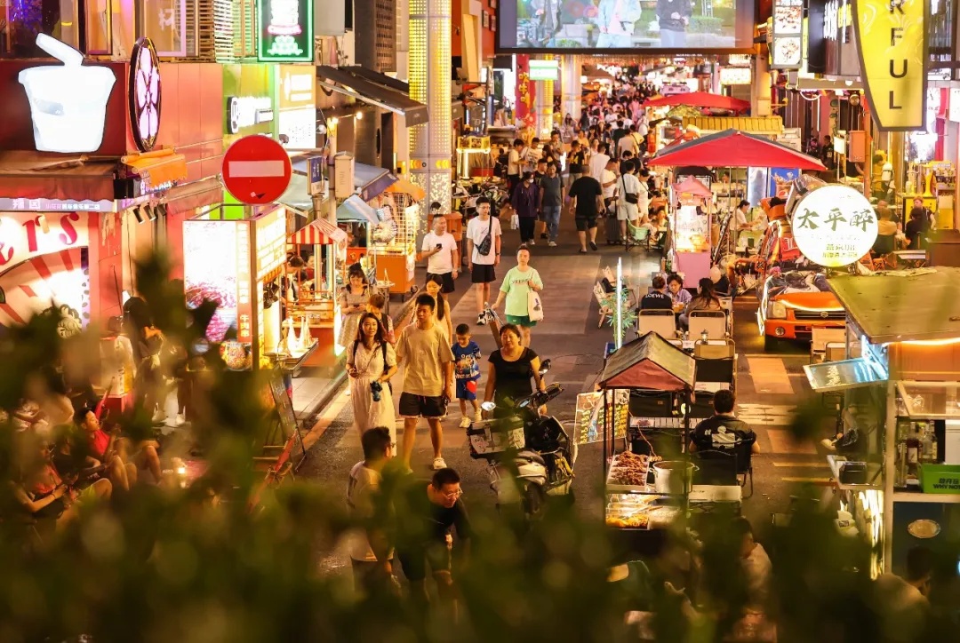 Cảnh đêm trên phố Thái Bình, Quý Dương.