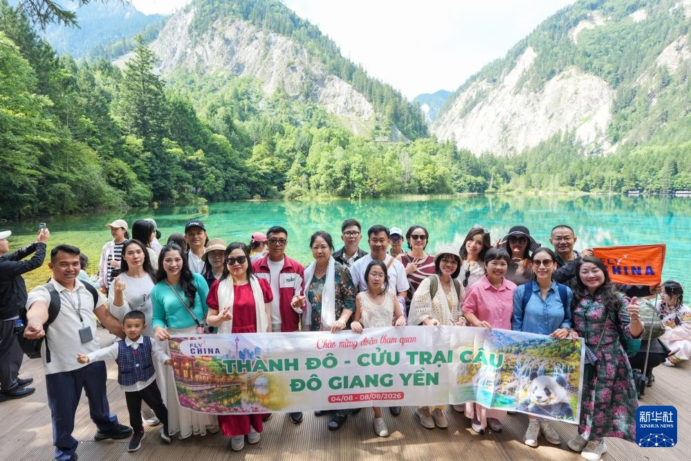 Tứ Xuyên: Du lịch tránh nóng tại Cửu Trại Câu ngày càng sôi động