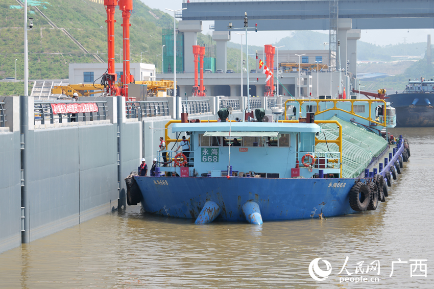 Kênh đào Bình Lục chính thức vận hành thử nghiệm với tàu thật