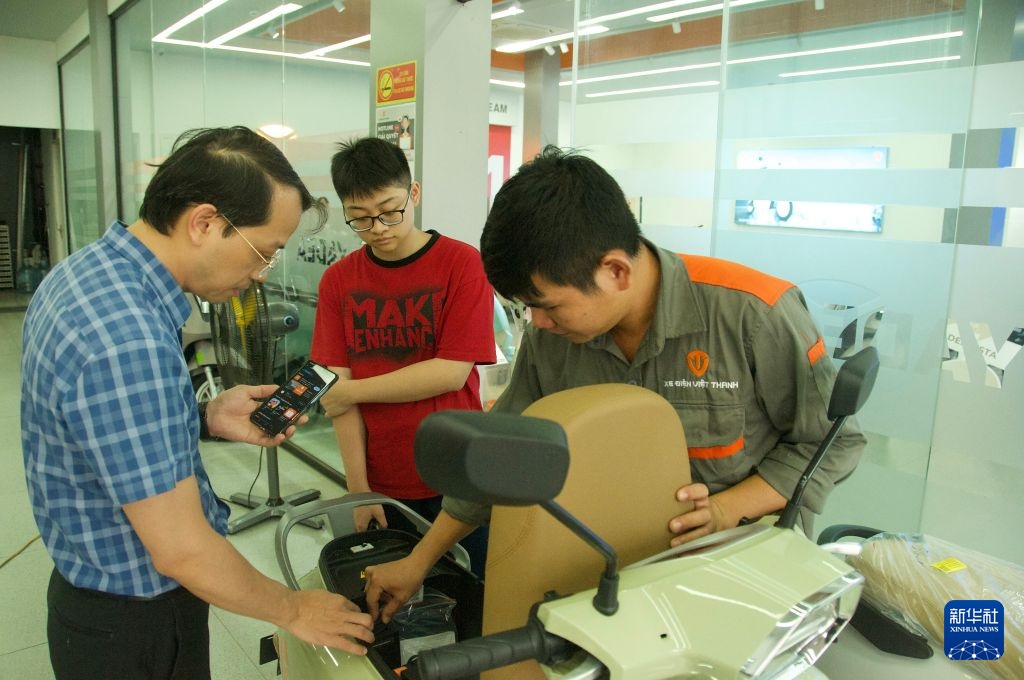 Xe máy điện Trung Quốc “phủ sóng” đường phố Hà Nội