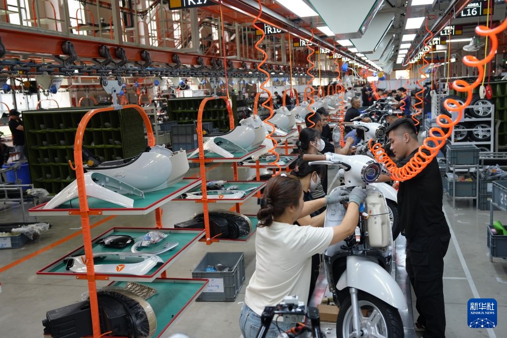 Ngày 7/7, công nhân làm việc tại cơ sở sản xuất của Yadea ở tỉnh Bắc Ninh, Việt Nam. Ảnh: Lưu Dĩnh - Phóng viên Tân Hoa xã