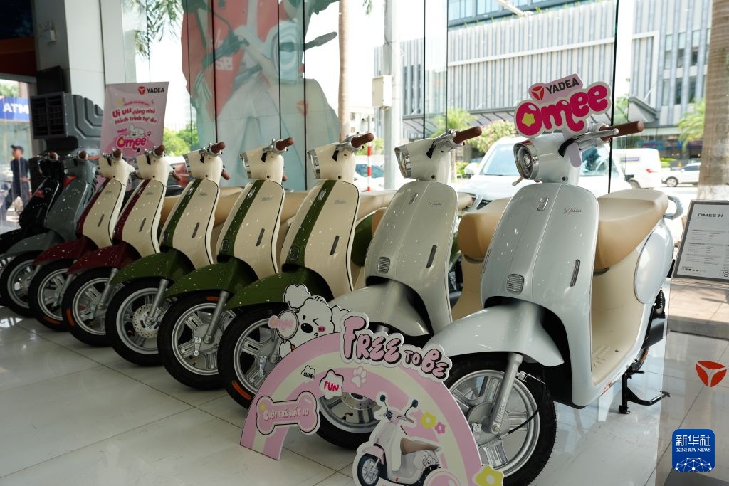 Các mẫu xe máy điện đang được bán tại một cửa hàng Yadea ở tỉnh Bắc Ninh, Việt Nam ngày 7/7. Ảnh: Lưu Dĩnh - Phóng viên Tân Hoa xã