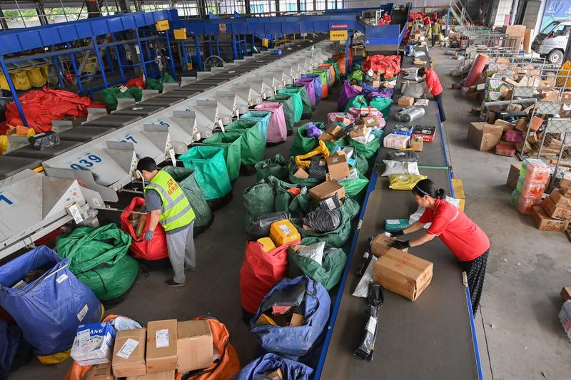 Trung Quốc: Mỗi ngày có hơn 100 triệu bưu kiện ra vào khu vực nông thôn