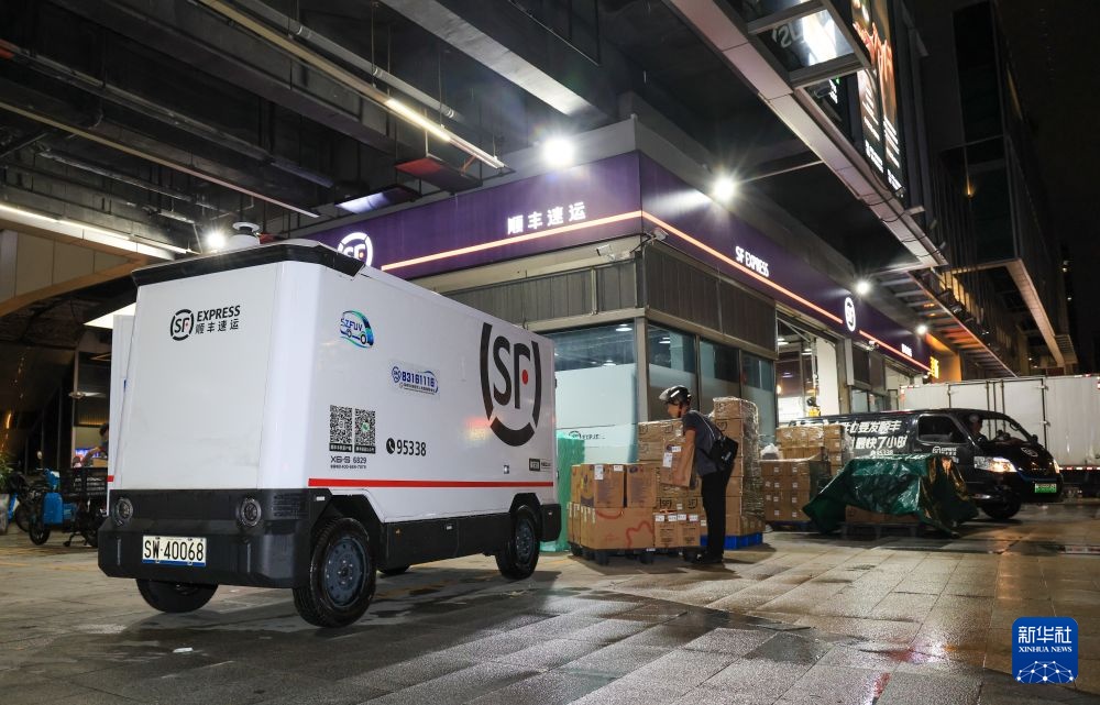 Thâm Quyến: Ngành logistics tăng cường ứng dụng xe tự hành