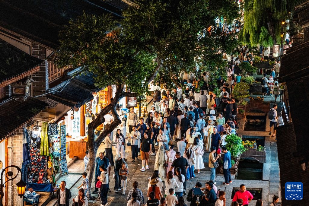 Thành cổ Đại Lý nườm nượp du khách