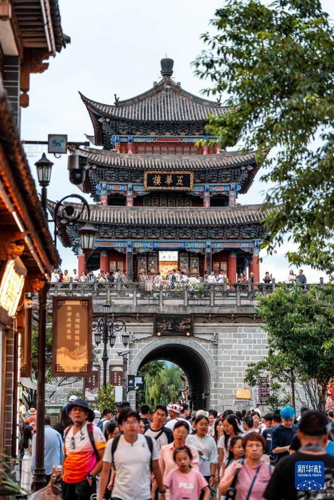 Thành cổ Đại Lý nườm nượp du khách