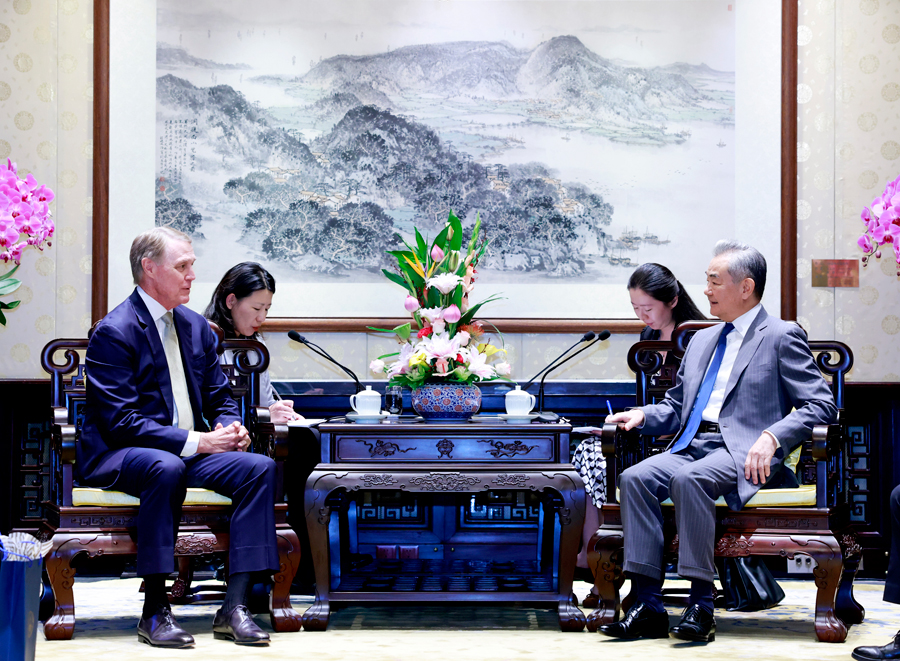 Bộ trường Ngoại giao Trung Quốc Vương Nghị tiếp Đại sứ Mỹ tại Trung Quốc David Perdue