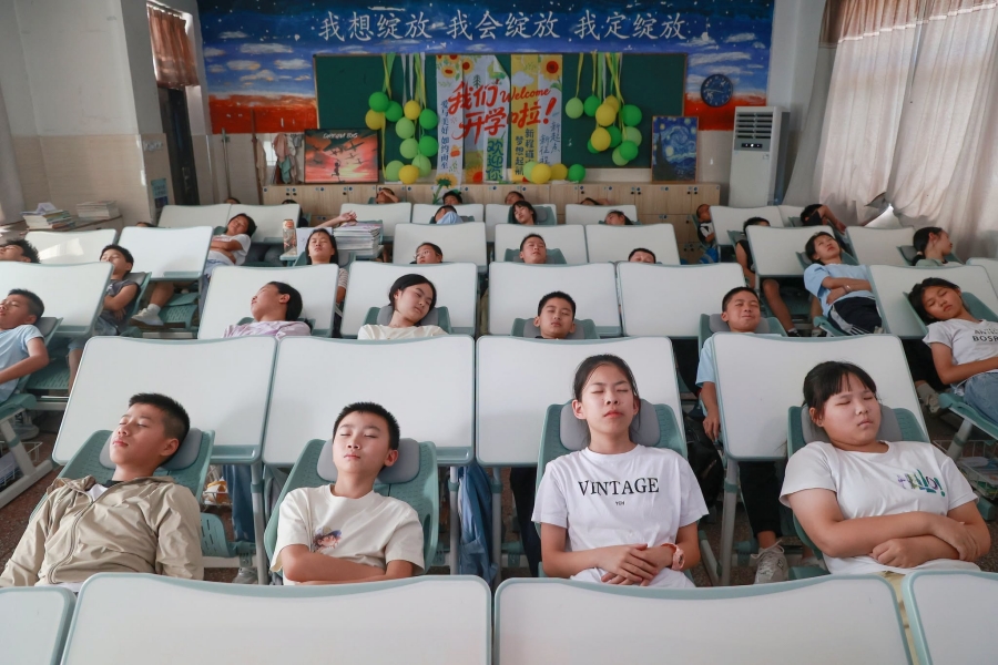 Học sinh tại Chiết Giang được trang bị ghế nằm ngủ trưa