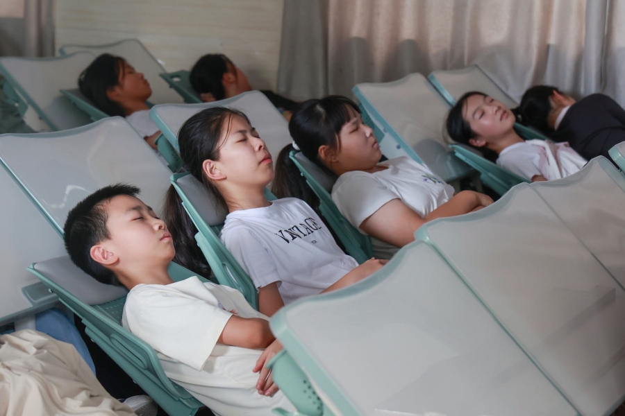 Học sinh tại Chiết Giang được trang bị ghế nằm ngủ trưa