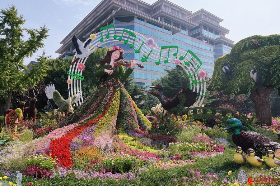 Bắc Kinh: 10 tiểu cảnh rực rỡ chào mừng Quốc khánh hiện diện trên Đại lộ Trường An