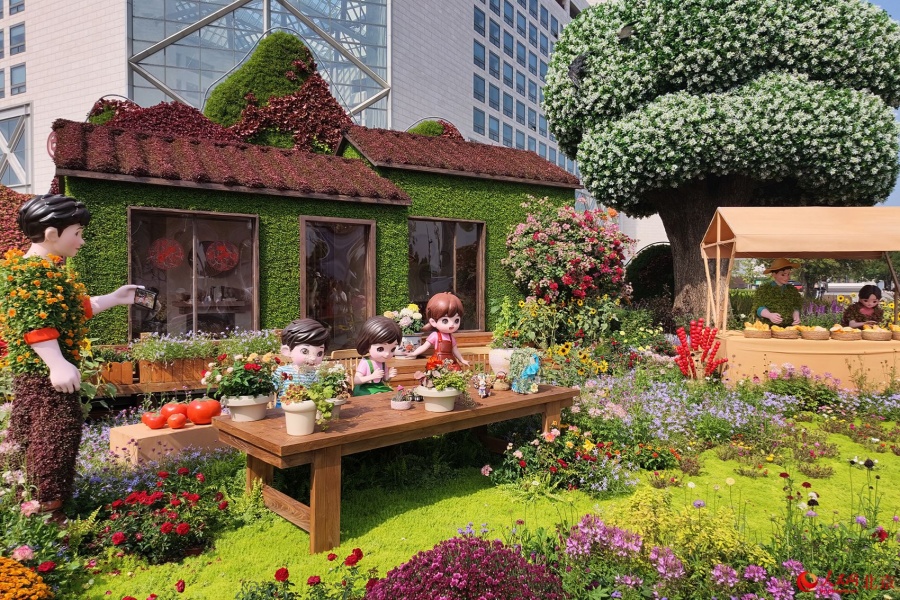 Bắc Kinh: 10 tiểu cảnh rực rỡ chào mừng Quốc khánh hiện diện trên Đại lộ Trường An