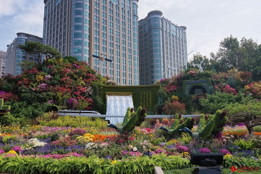 Bắc Kinh: 10 tiểu cảnh rực rỡ chào mừng Quốc khánh hiện diện trên Đại lộ Trường An