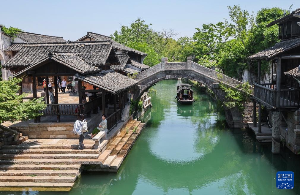 Tuần lễ Thời trang Phụ Viện: Khi thời trang dệt kim thăng hoa giữa lòng cổ trấn