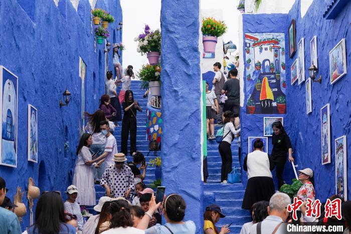 Cáp Nhĩ Tân, Hắc Long Giang: Du khách check-in phiên bản mô phỏng “thị trấn xanh Chefchaouen” ở Morocco