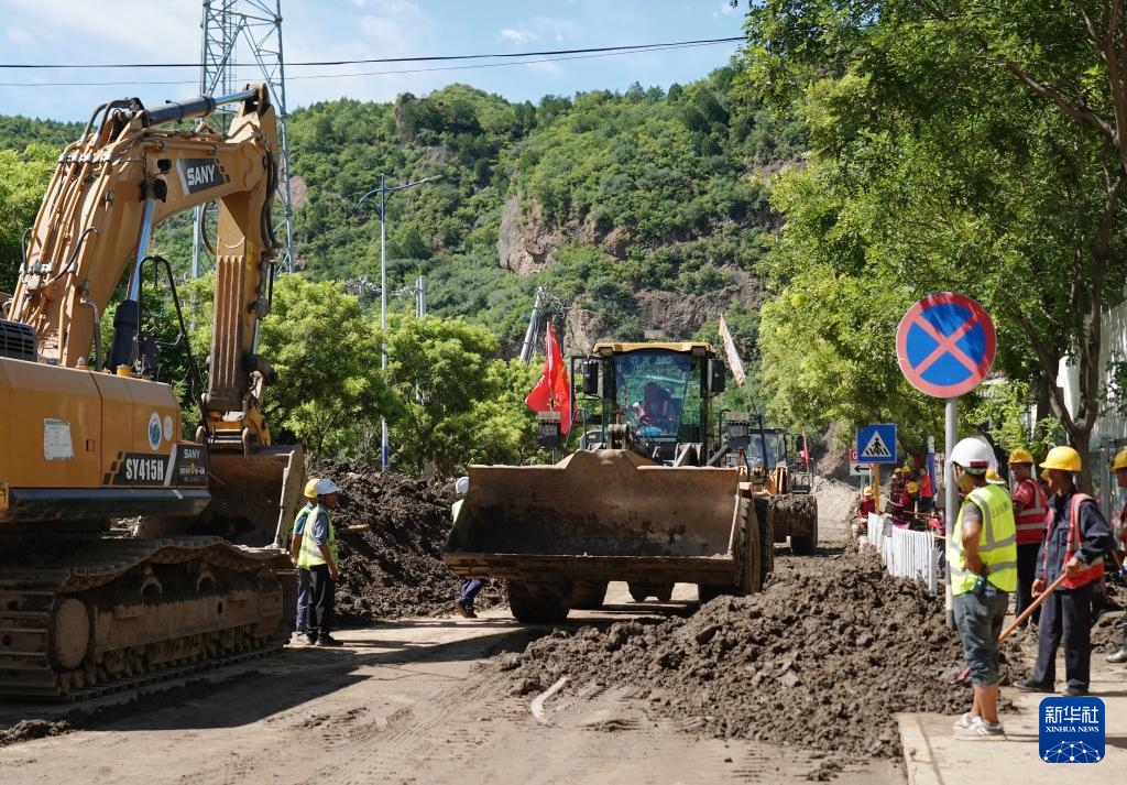 Thăm tuyến đầu cứu hộ tại trấn Lưu Ly Miếu, khu Hoài Nhu, Bắc Kinh