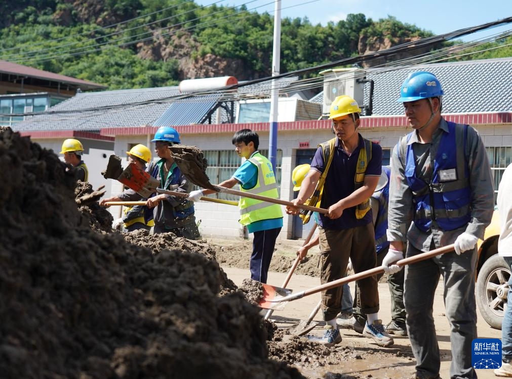Thăm tuyến đầu cứu hộ tại trấn Lưu Ly Miếu, khu Hoài Nhu, Bắc Kinh