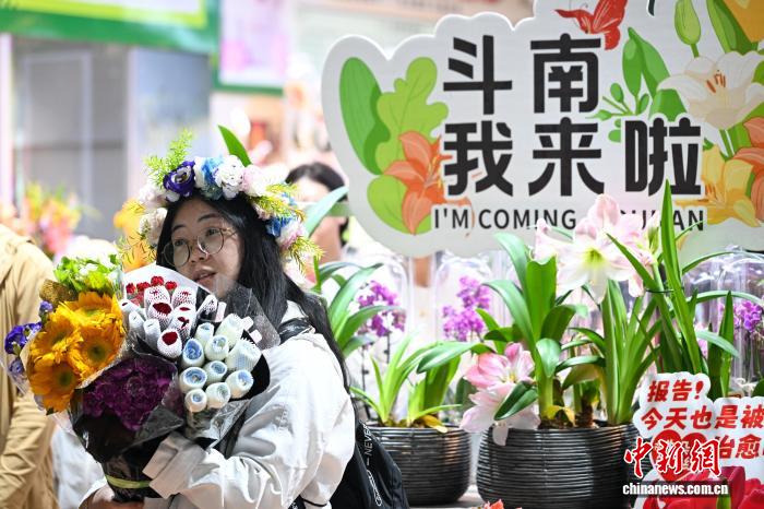 Chợ hoa Đấu Nam tại Côn Minh đông đúc trong kỳ nghỉ Quốc khánh