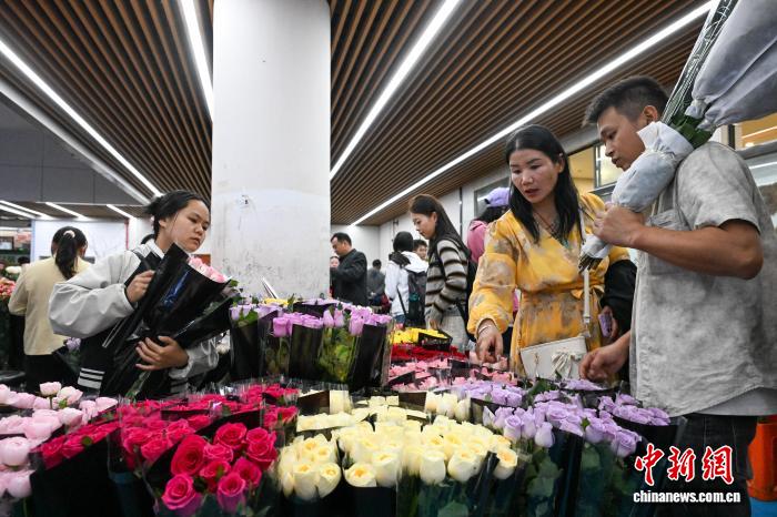 Chợ hoa Đấu Nam tại Côn Minh đông đúc trong kỳ nghỉ Quốc khánh