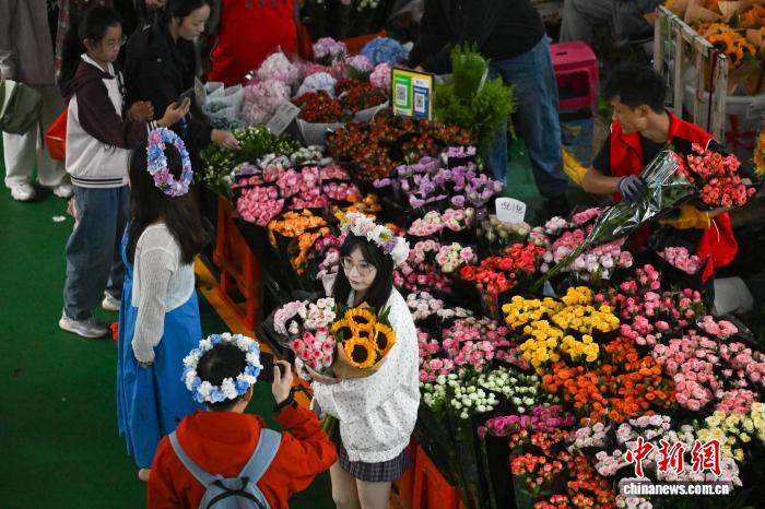 Chợ hoa Đấu Nam tại Côn Minh đông đúc trong kỳ nghỉ Quốc khánh