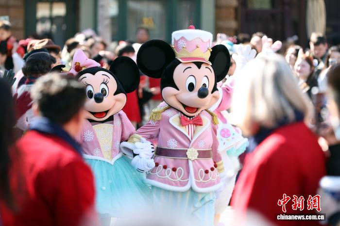 Disney Winter Magic Cavalcade tại Thượng Hải thu hút đông đảo du khách