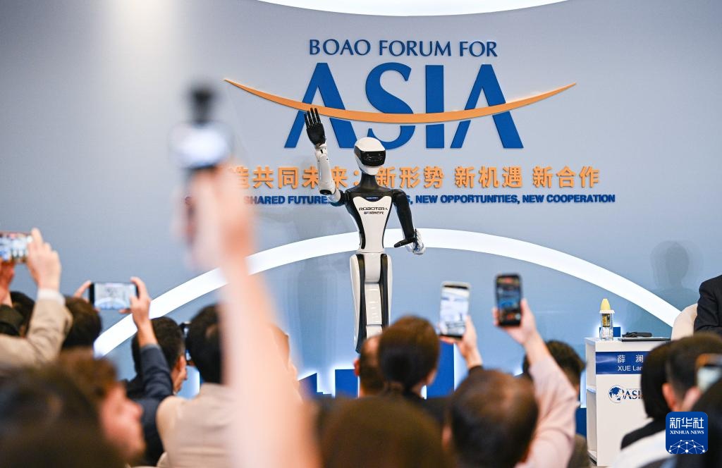 Robot thông minh hiện diện xuyên suốt Diễn đàn châu Á Bác Ngao 2026