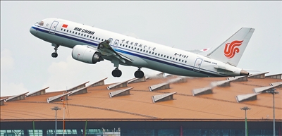 Chuyến bay CA723 của Air China cất cánh từ sân bay quốc tế Thủ đô Bắc Kinh ngày 12/8. Ảnh: Đào Nhiên - Nhân Dân thị giác