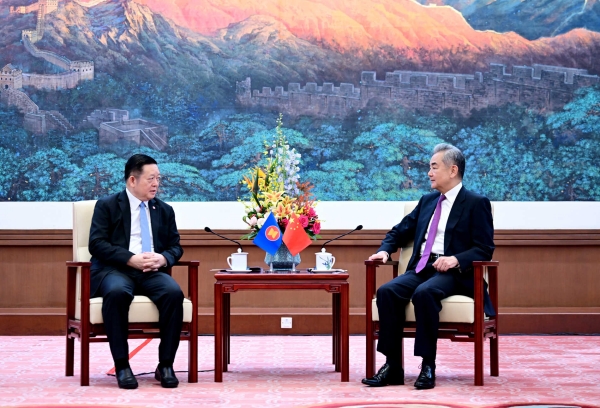 Bộ trưởng Ngoại giao Trung Quốc Vương Nghị tiếp Tổng Thư ký ASEAN Kao Kim Hourn