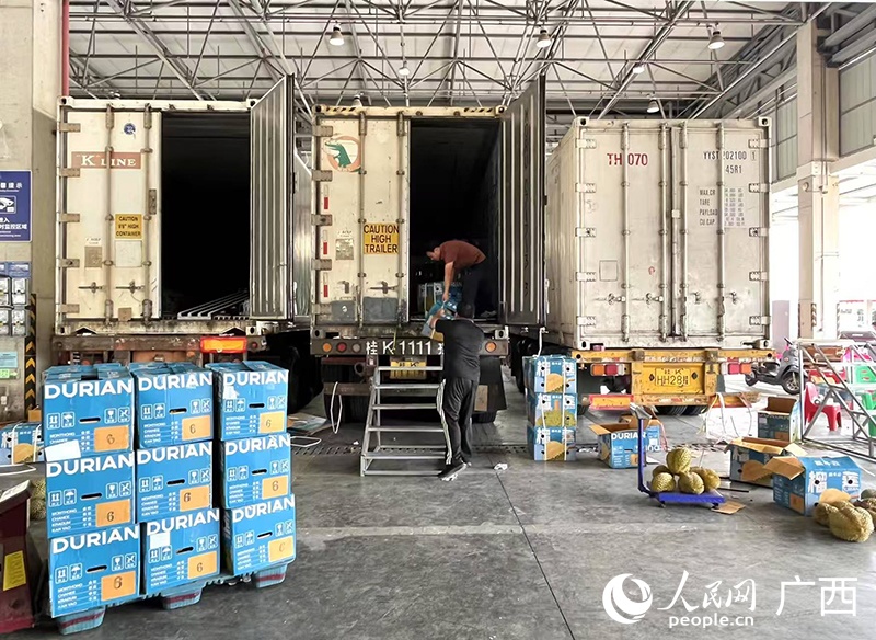 Một gian hàng bán sỉ sầu riêng tại chợ Giao dịch Trái cây Quốc tế Giang Nam, Nam Ninh, Quảng Tây, Trung Quốc. Ảnh: Vi Hoan - Phóng viên Nhân Dân nhật báo điện tử
