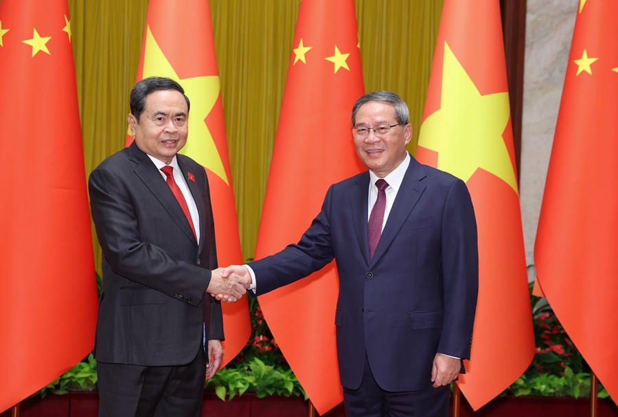 Thủ tướng Trung Quốc Lý Cường hội kiến Chủ tịch Quốc hội Việt Nam