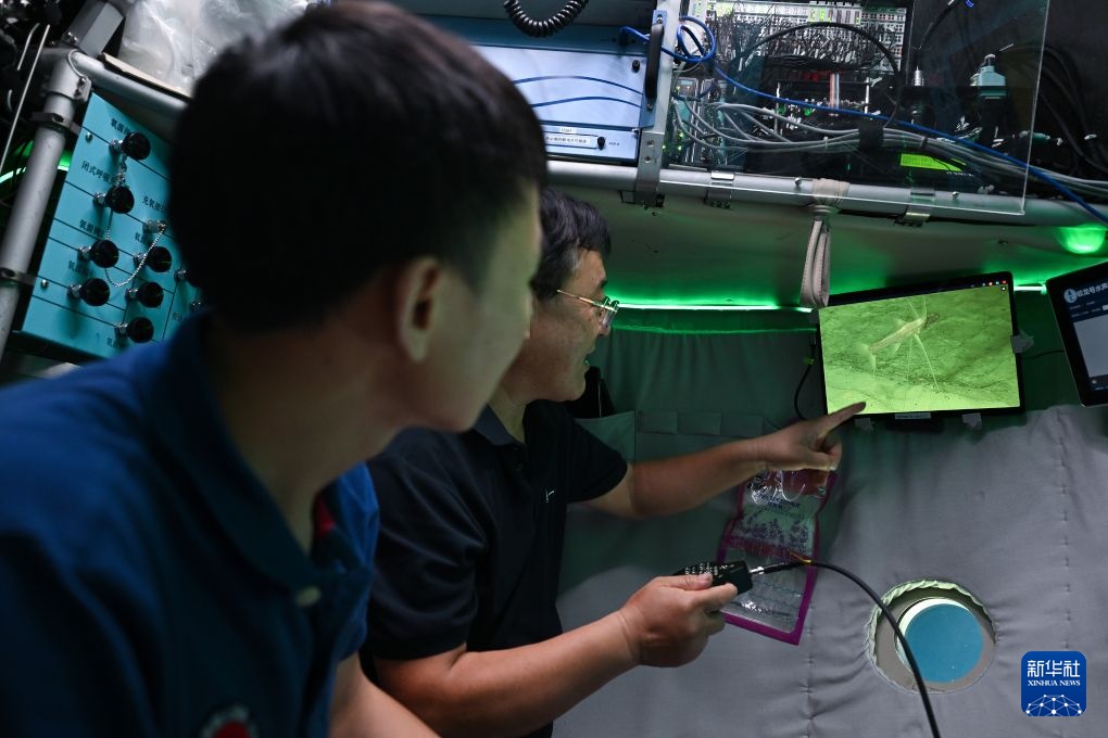 Cùng tàu lặn “Giao Long” khám phá biển sâu