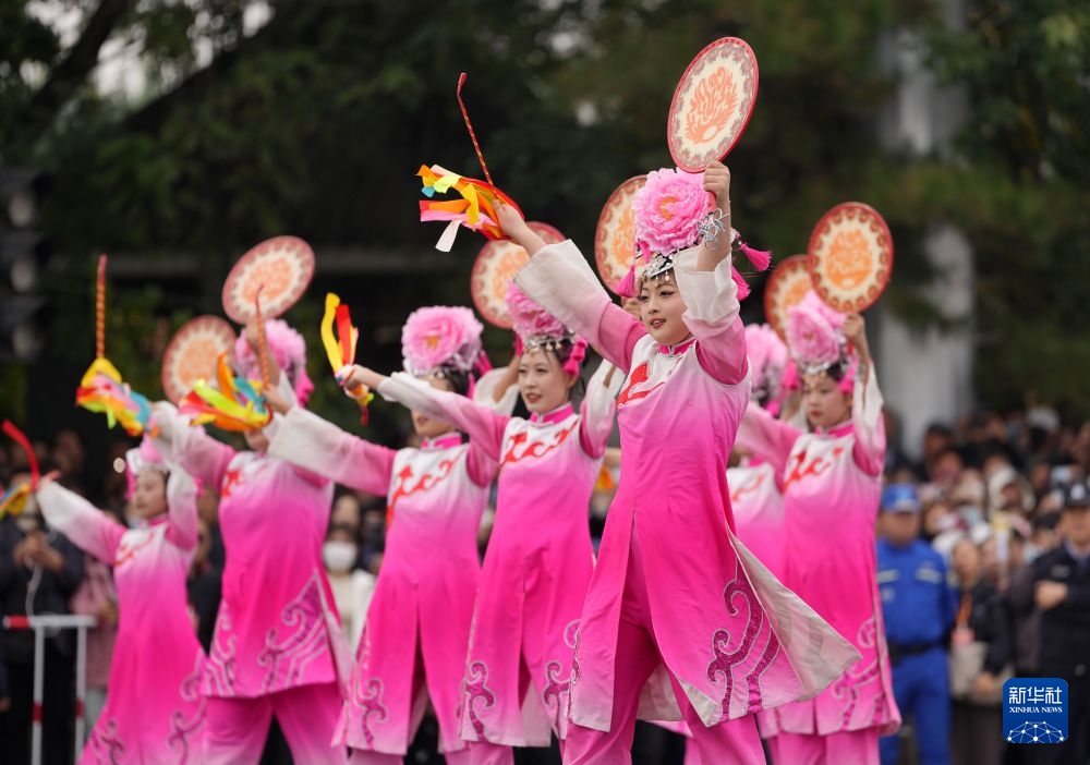 Lễ diễu hành vũ điệu di sản văn hóa phi vật thể diễn ra tại Liêu Ninh