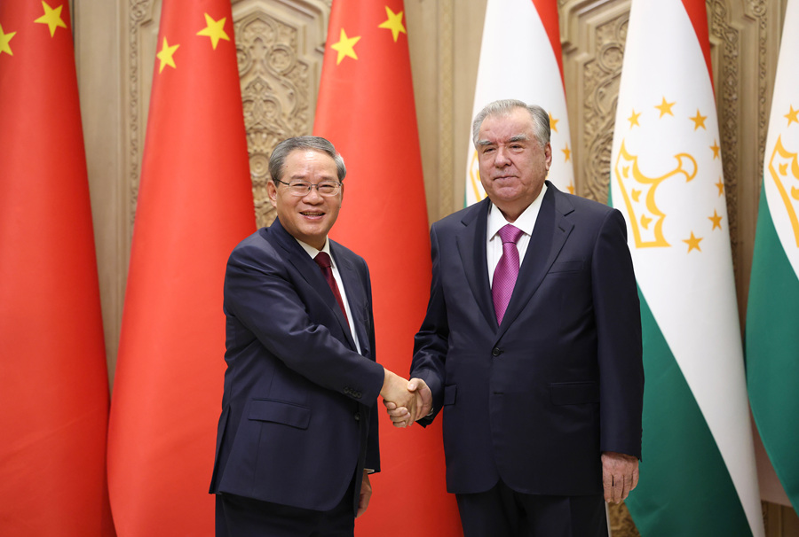 Sáng ngày 19/10, Thủ tướng Lý Cường hội kiến Tổng thống Tổng thống Tajikistan Emomali Rahmon. (Ảnh: Tân Hoa xã)