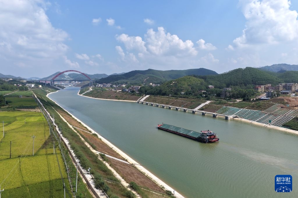 Lượng hàng hóa vận chuyển qua kênh đào Bình Lục tăng trưởng ổn định