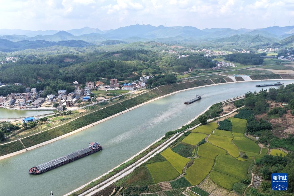 Lượng hàng hóa vận chuyển qua kênh đào Bình Lục tăng trưởng ổn định